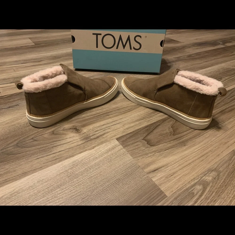 •TOMS• - Picture 3 of 7